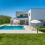 Vila Lucija