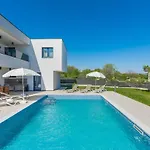 Vila Lucija