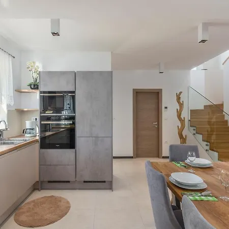 Lucija Вилла Marcana