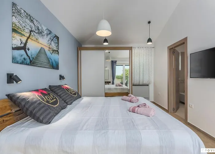 Lucija Βίλα Marčana